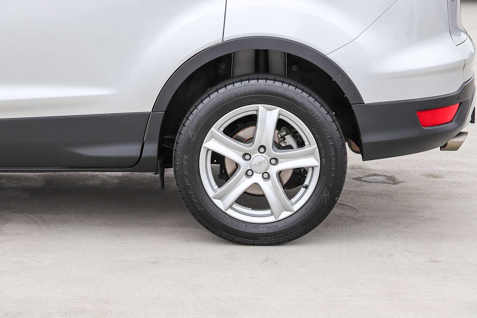 Thumbnail: 2013 Ford Escape - 13