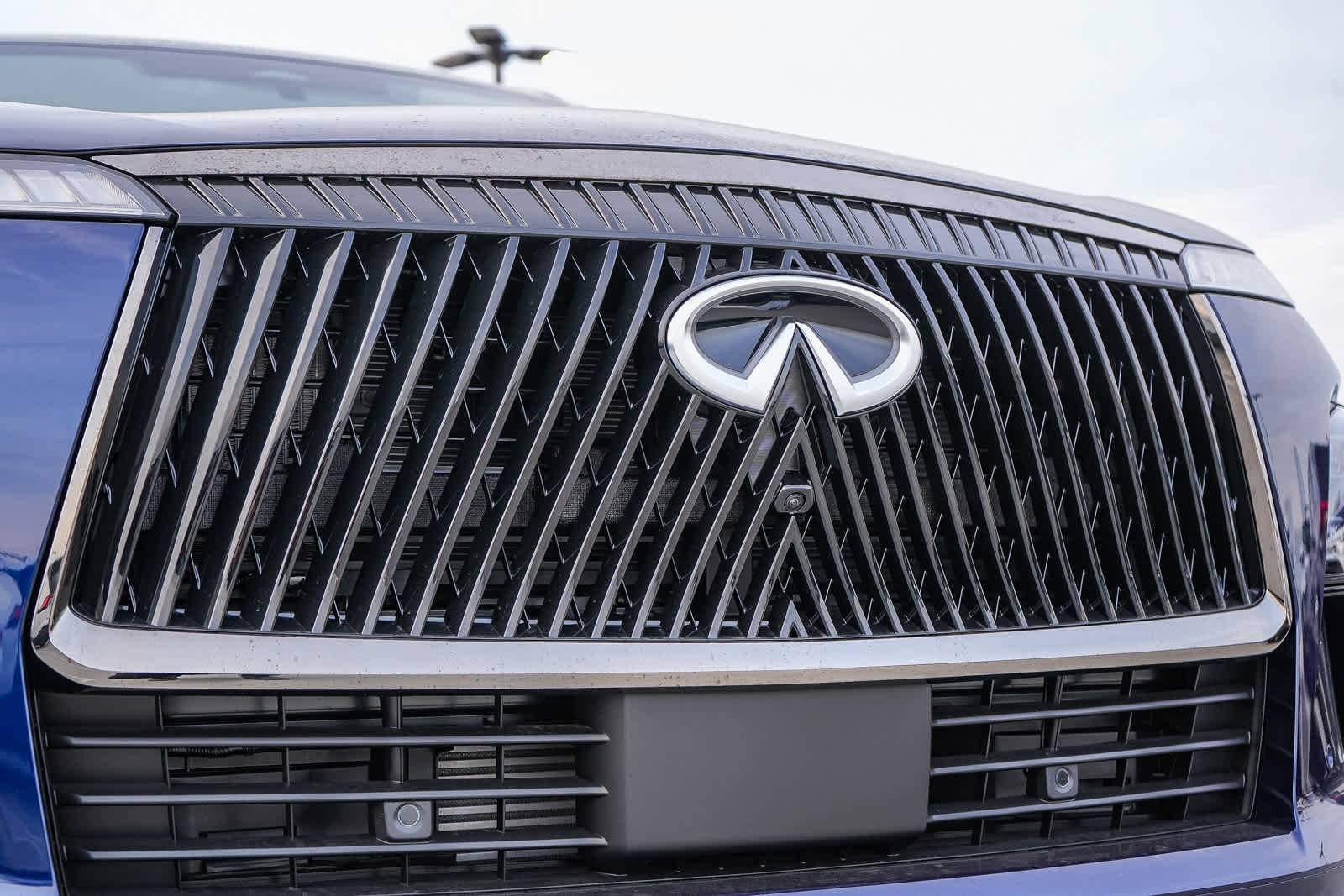 Thumbnail: 2026 INFINITI QX80 - 5