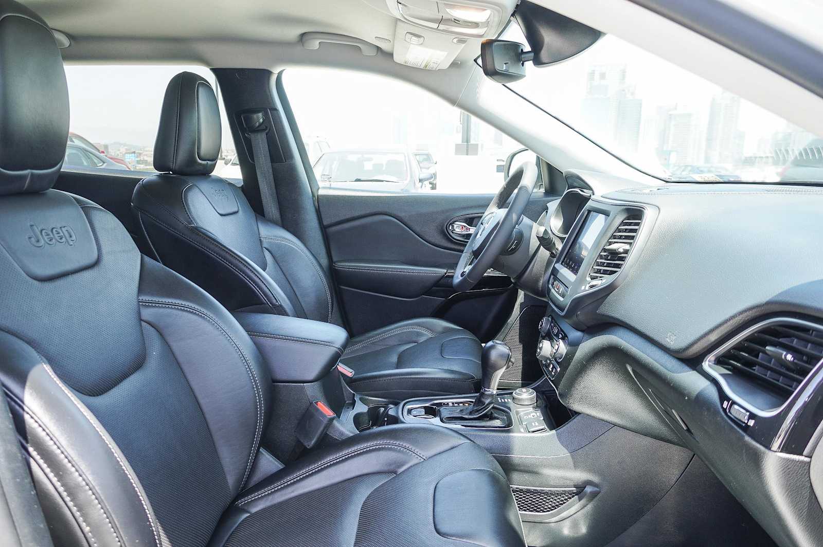 Thumbnail: 2023 Jeep Cherokee - 18