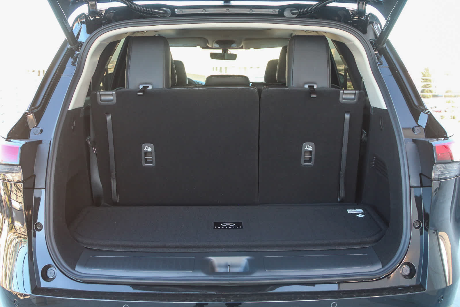 Thumbnail: 2026 INFINITI QX60 - 12