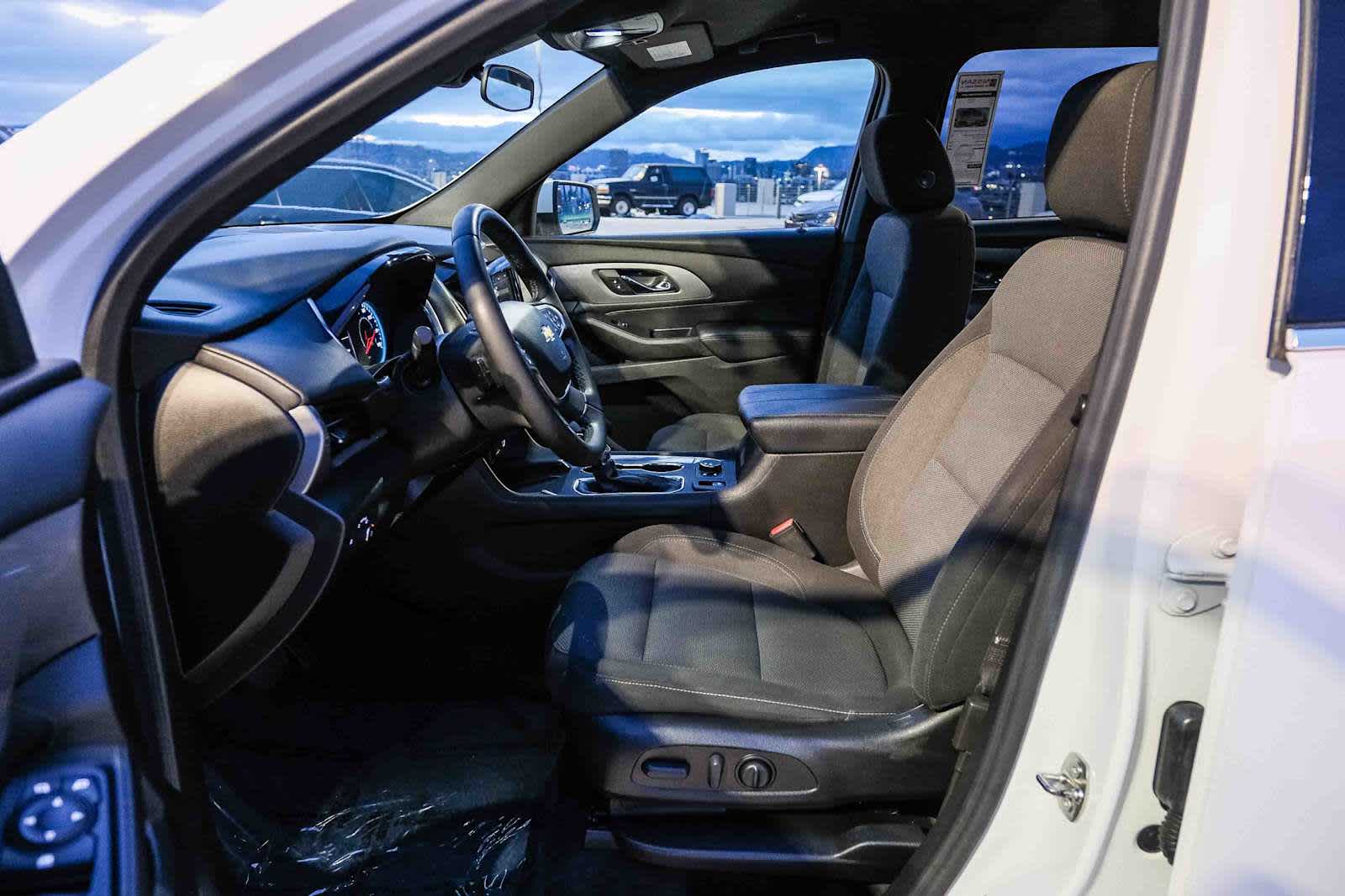 Thumbnail: 2023 Chevrolet Traverse - 20