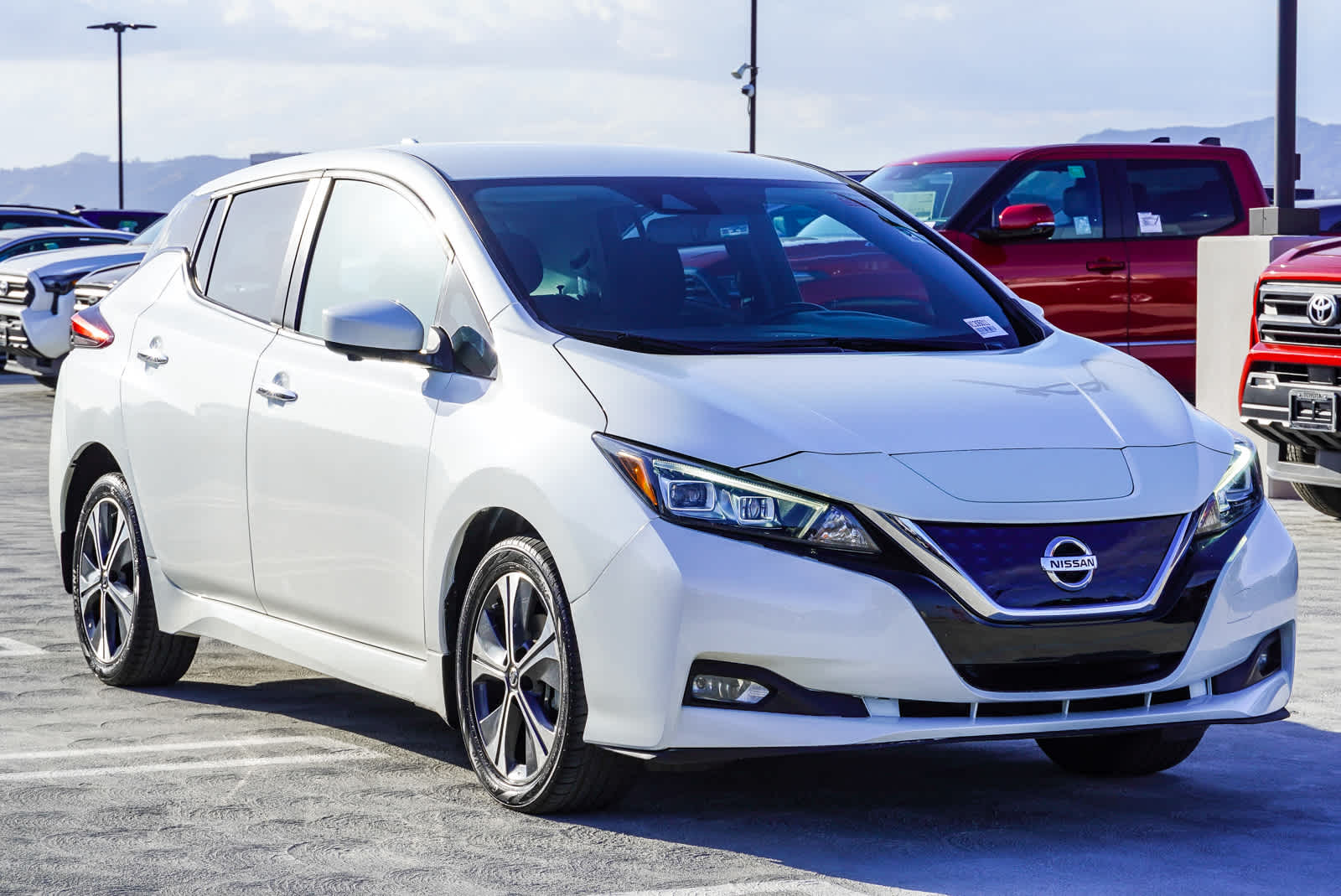 Thumbnail: 2020 Nissan Leaf - 3