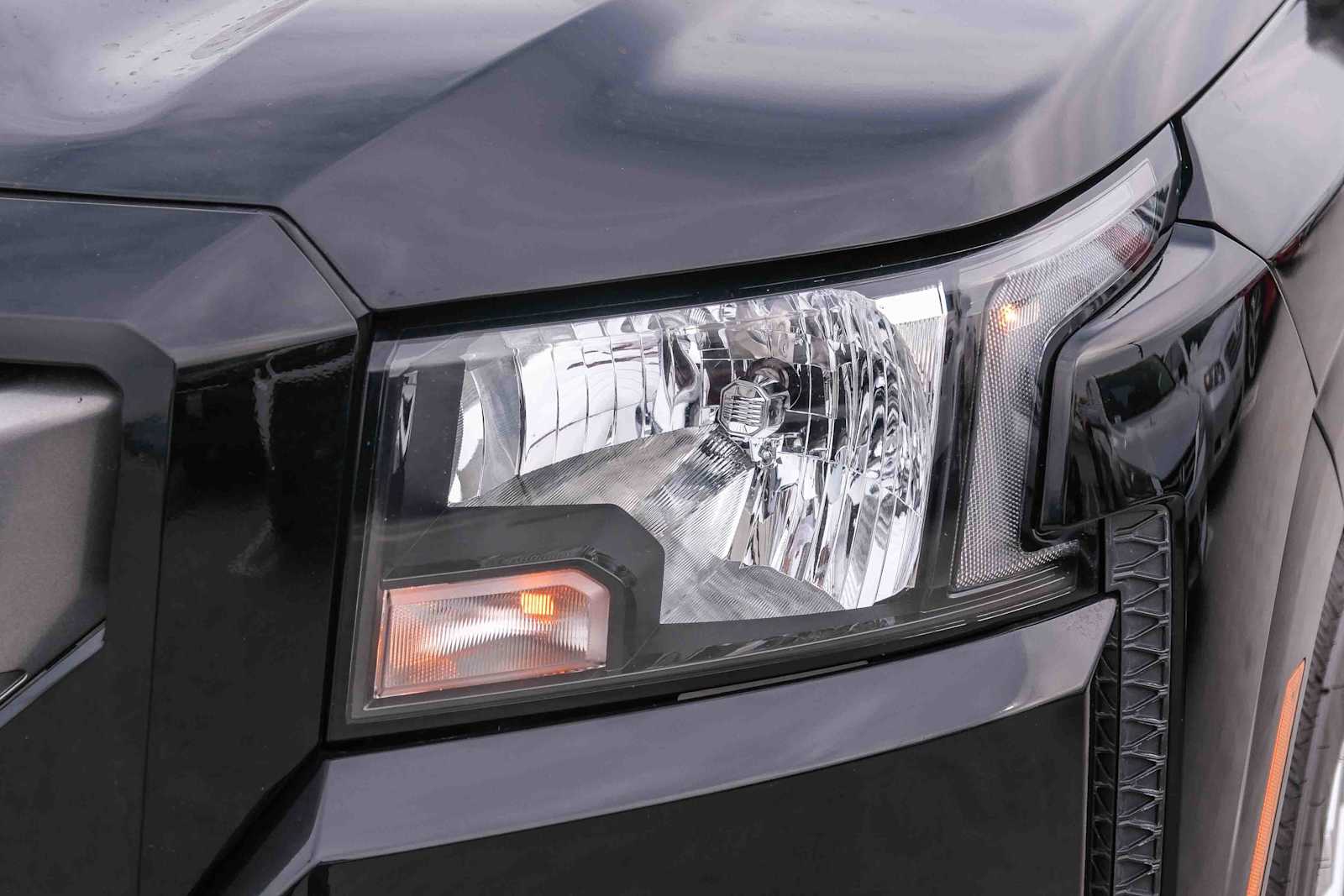 Thumbnail: 2022 Nissan Frontier - 11