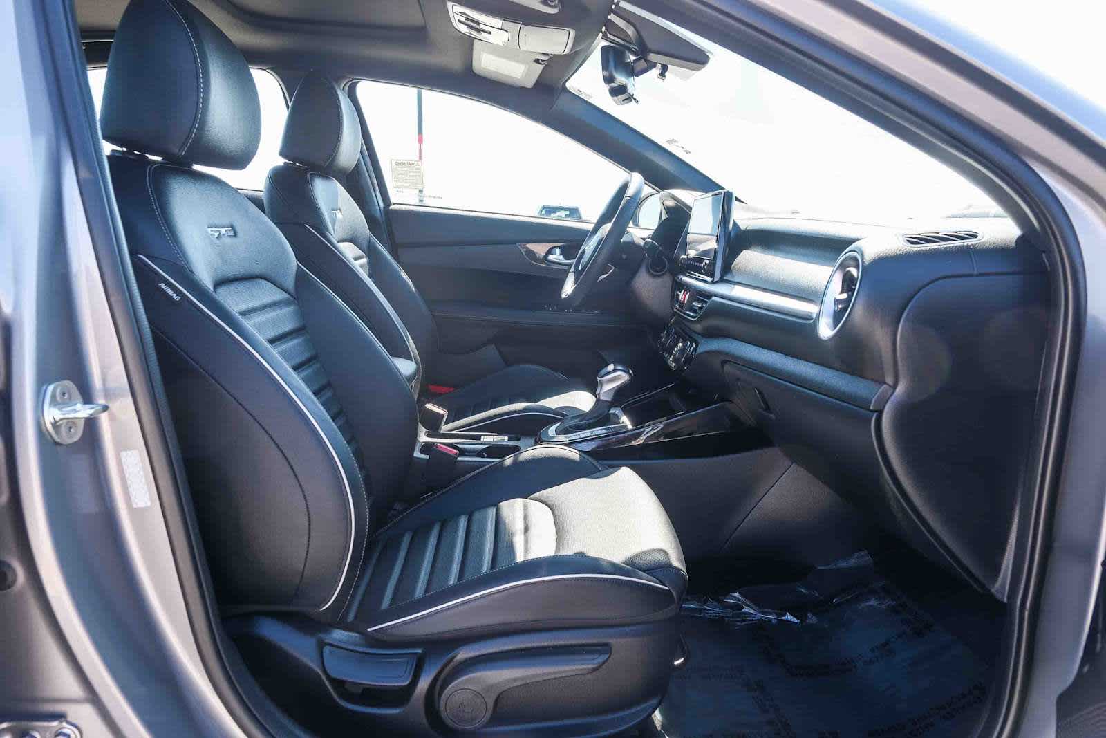 Thumbnail: 2023 Kia Forte - 17