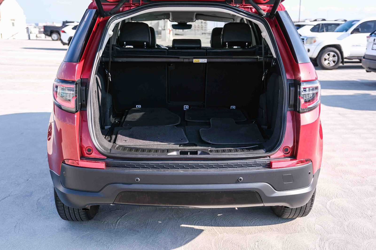 Thumbnail: 2021 Land Rover Discovery Sport - 25