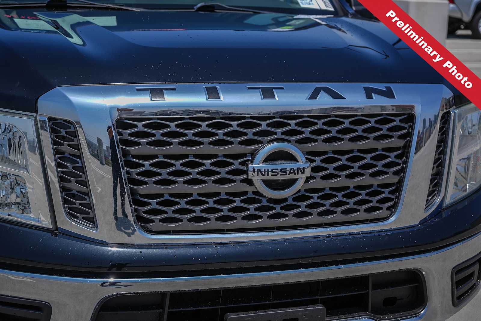Thumbnail: 2017 Nissan Titan - 4
