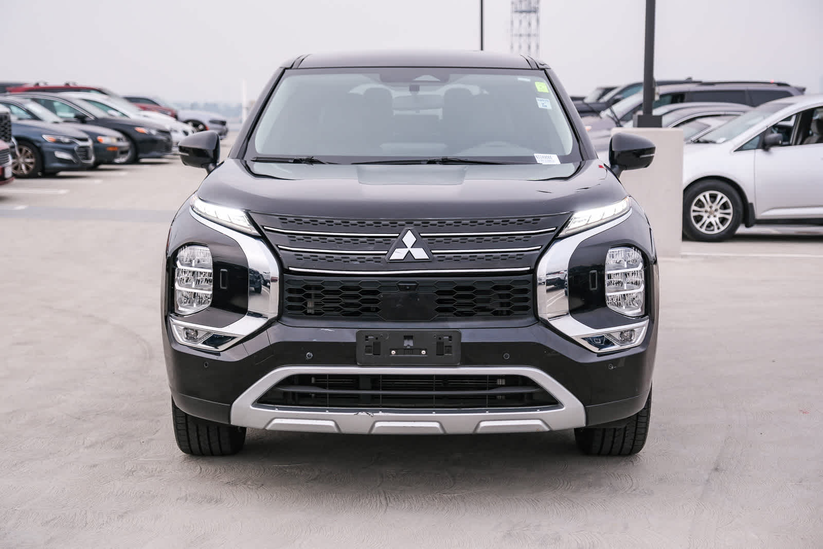 Thumbnail: 2024 Mitsubishi Outlander - 2