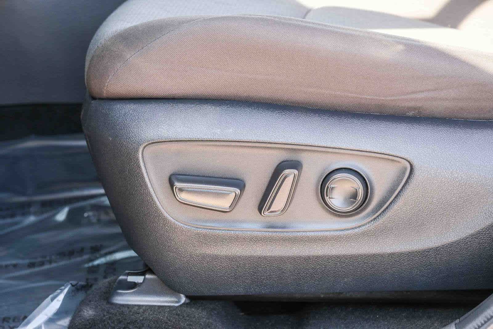 Thumbnail: 2025 Toyota RAV4 - 23