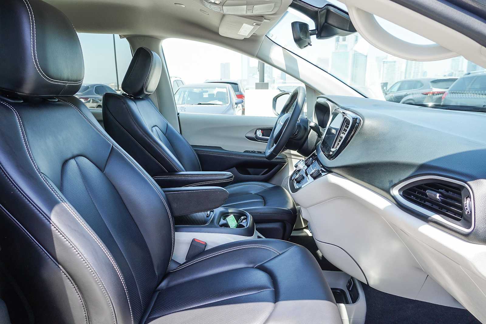 2023 Chrysler Pacifica Touring L 19