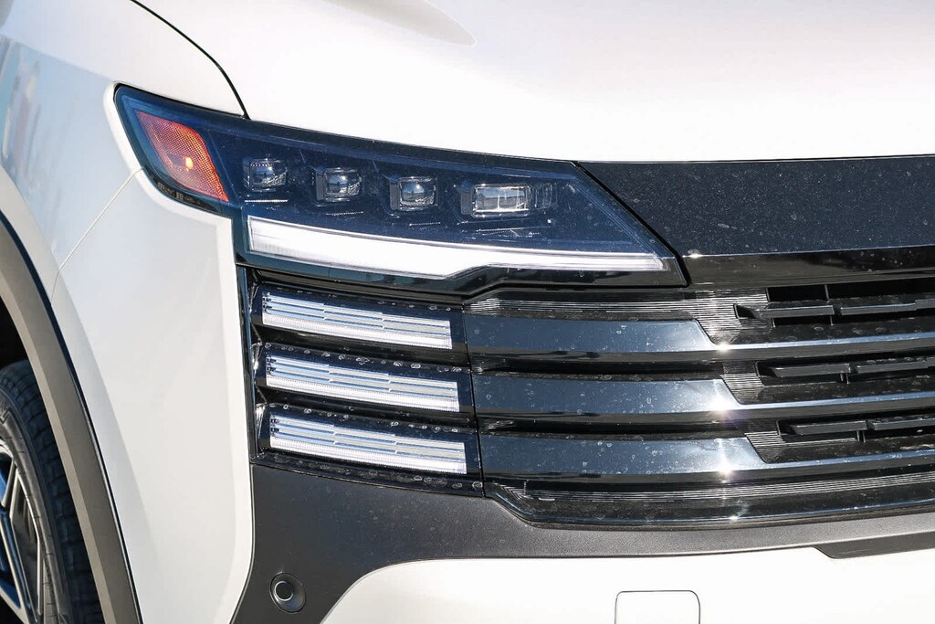 New 2026 Nissan Kicks SR SUV