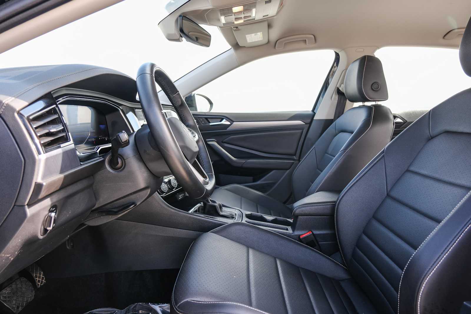 Thumbnail: 2024 Volkswagen Jetta - 17