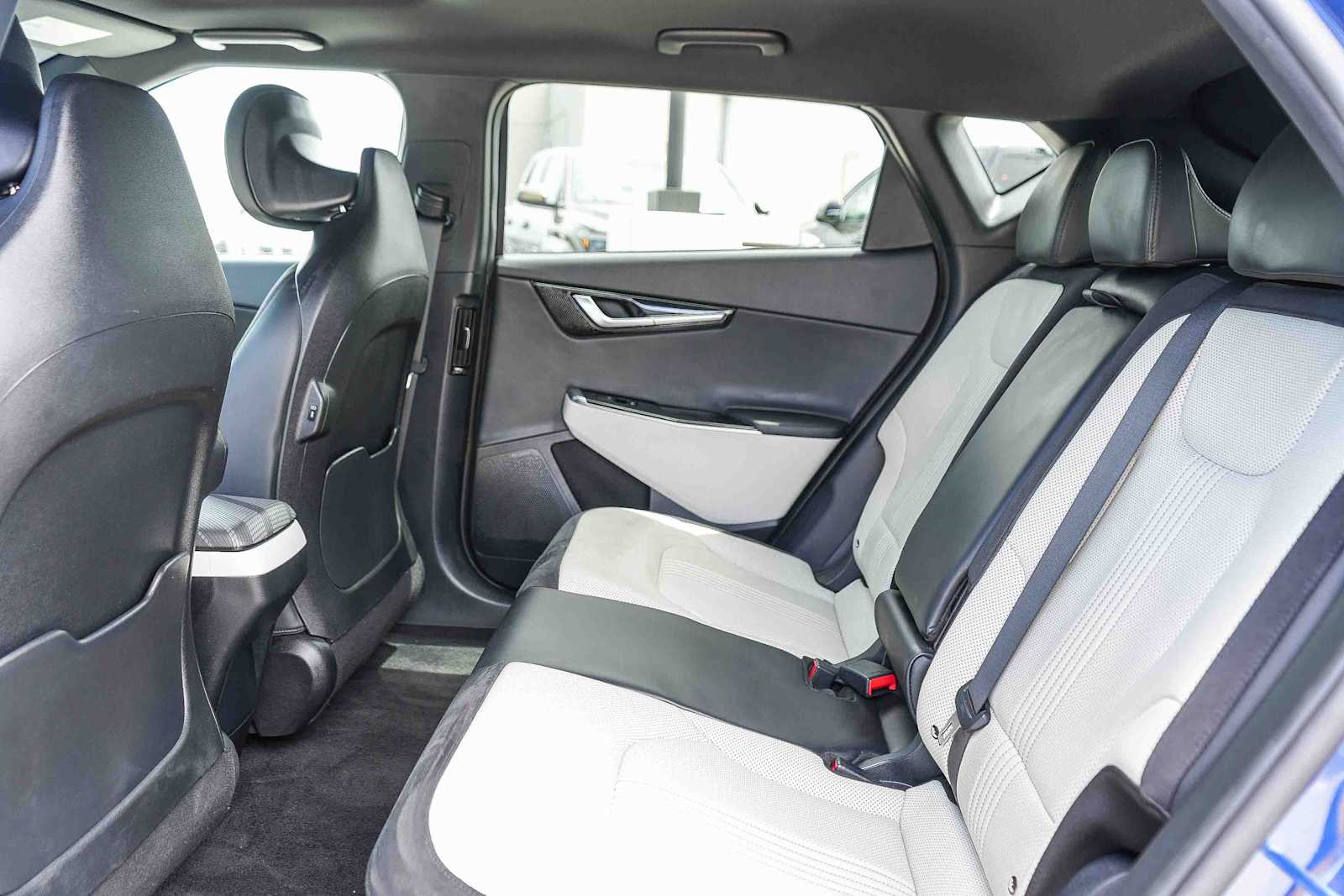 Thumbnail: 2022 Kia EV6 - 19