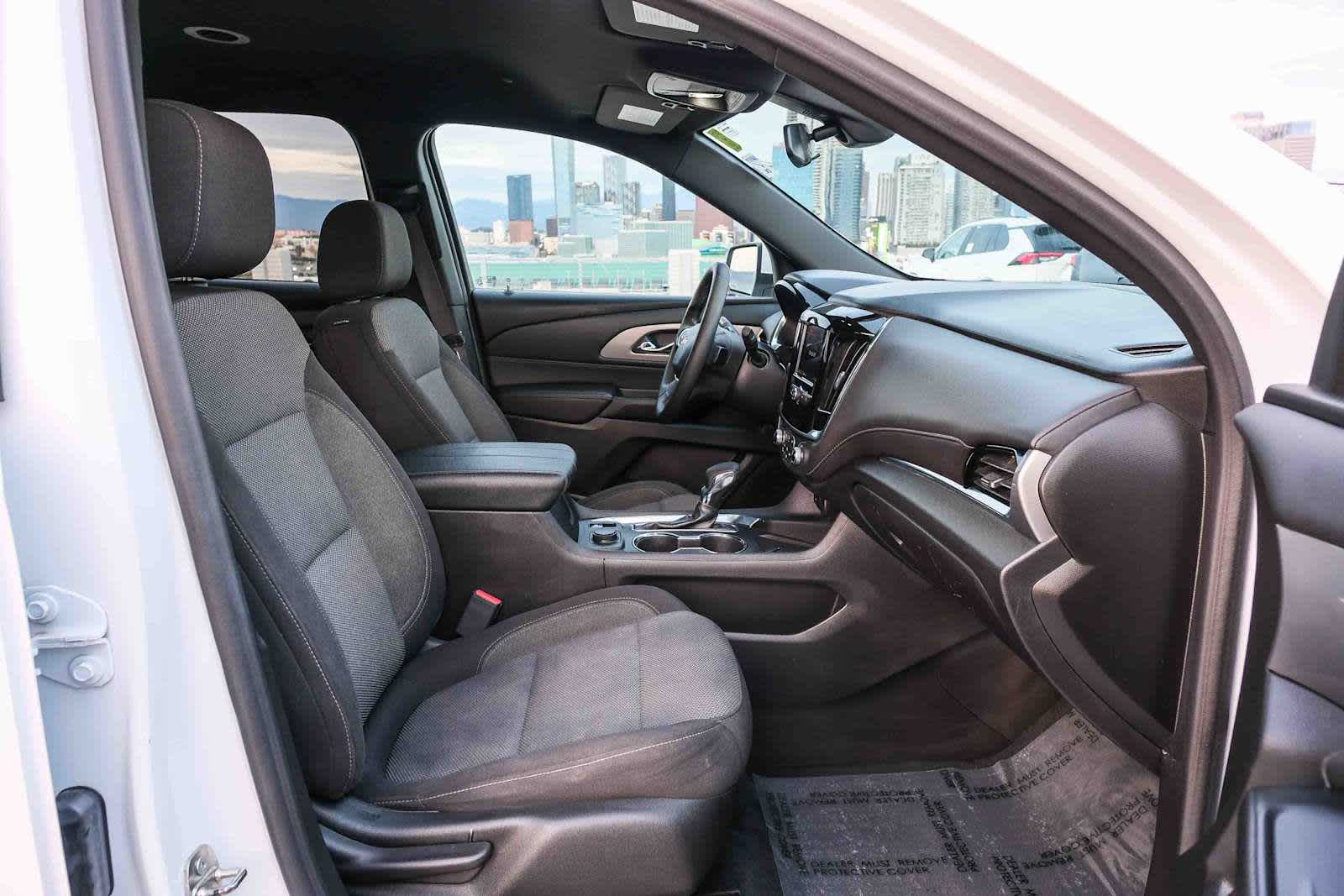 Thumbnail: 2023 Chevrolet Traverse - 18