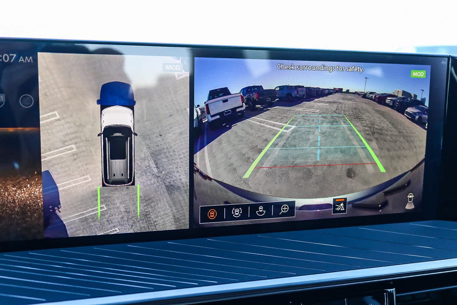 Thumbnail: 2026 INFINITI QX80 - 26