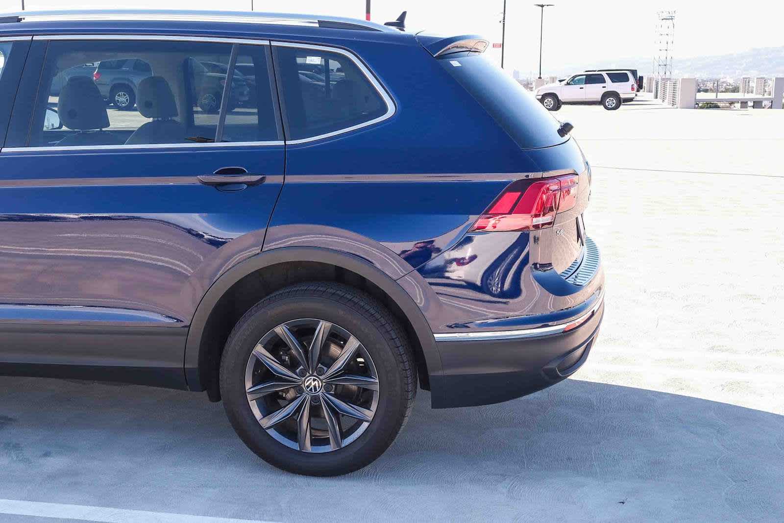 Thumbnail: 2022 Volkswagen Tiguan - 8