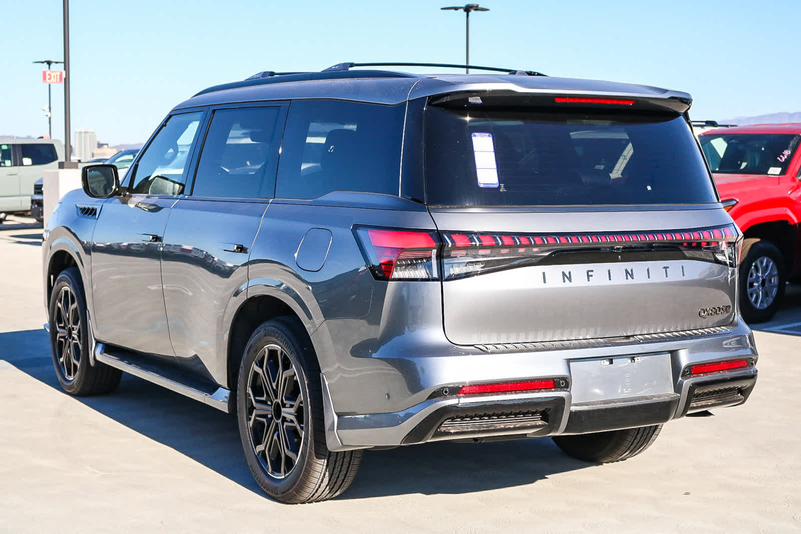 Thumbnail: 2026 INFINITI QX80 - 8