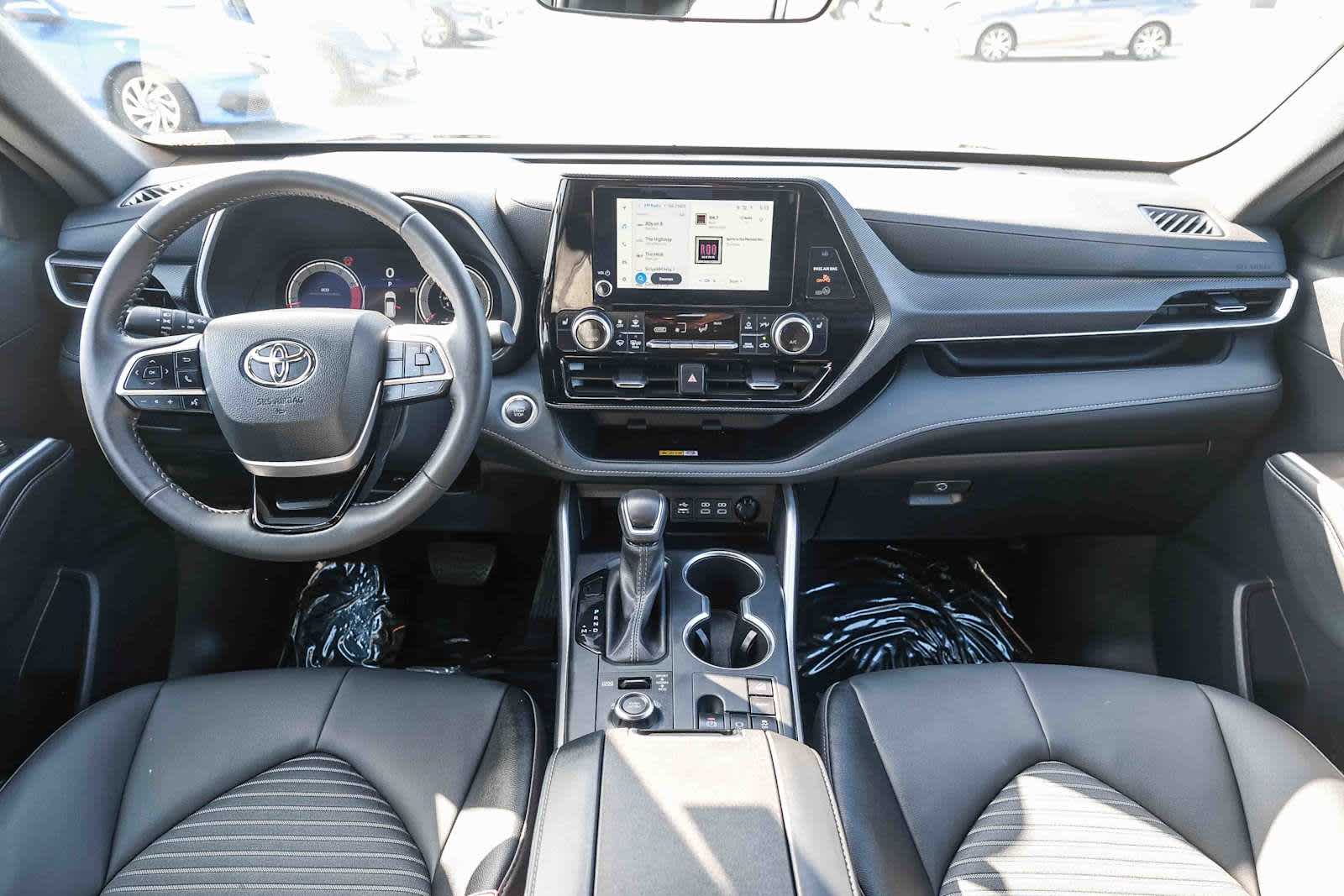 Thumbnail: 2025 Toyota Highlander - 13