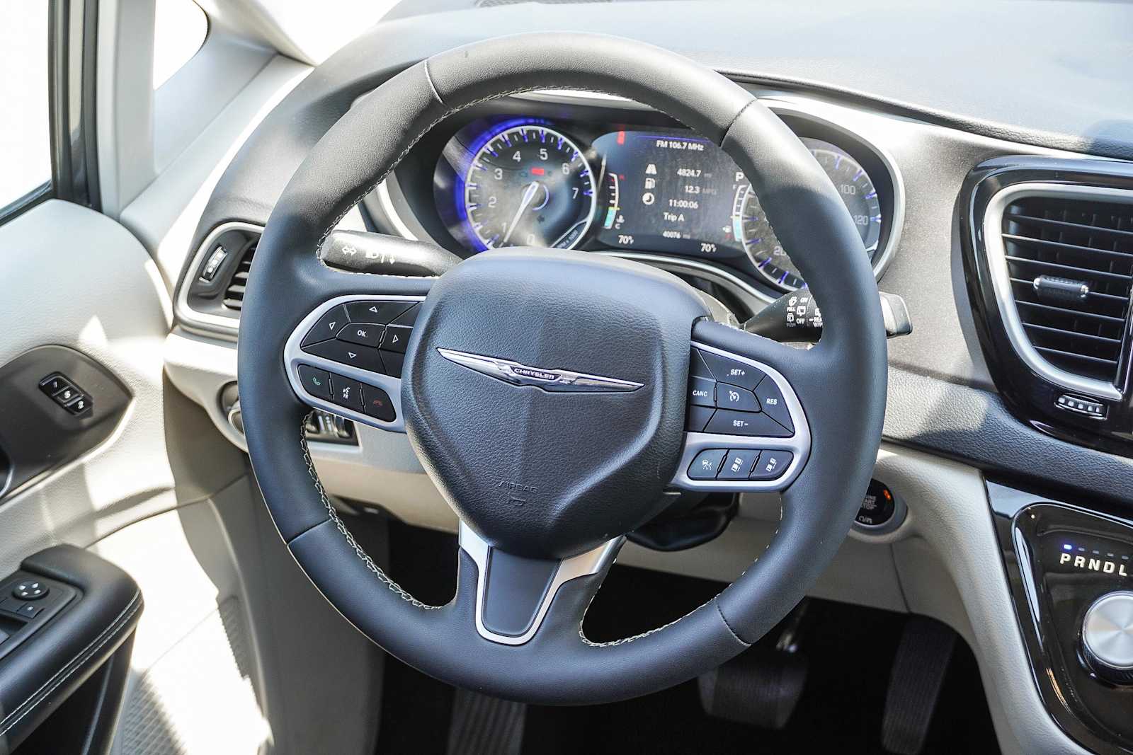2023 Chrysler Pacifica Touring L 16