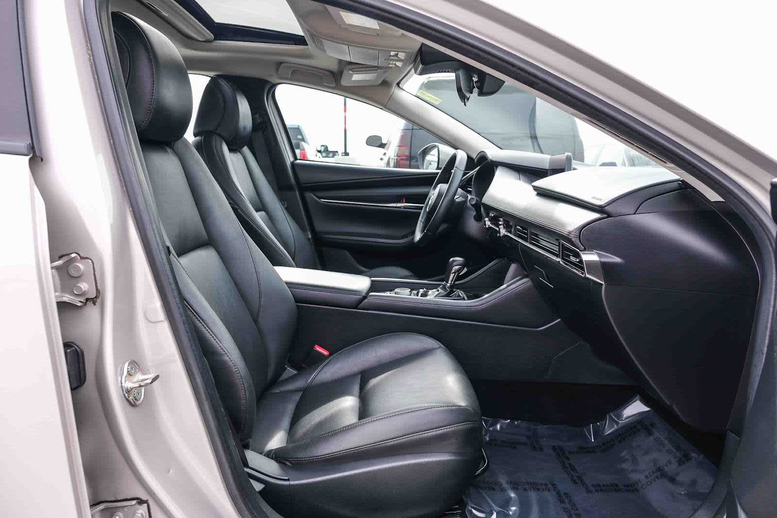 Thumbnail: 2022 Mazda Mazda3 - 17