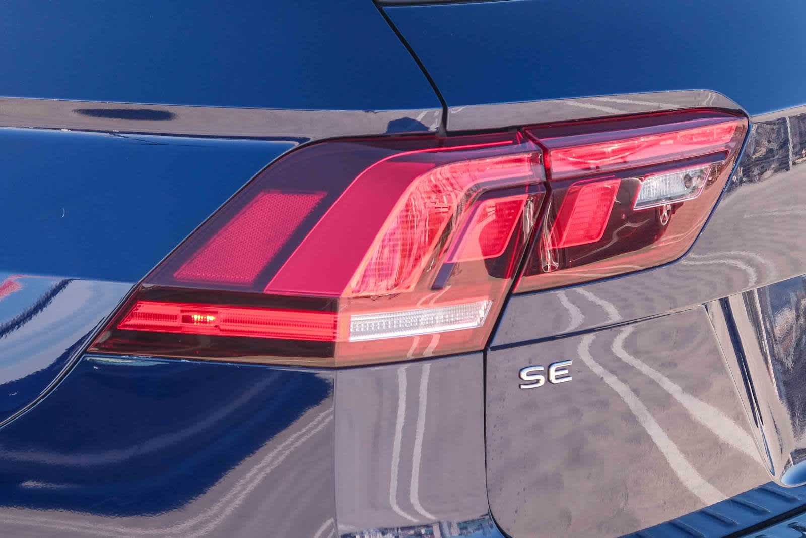 Thumbnail: 2022 Volkswagen Tiguan - 7