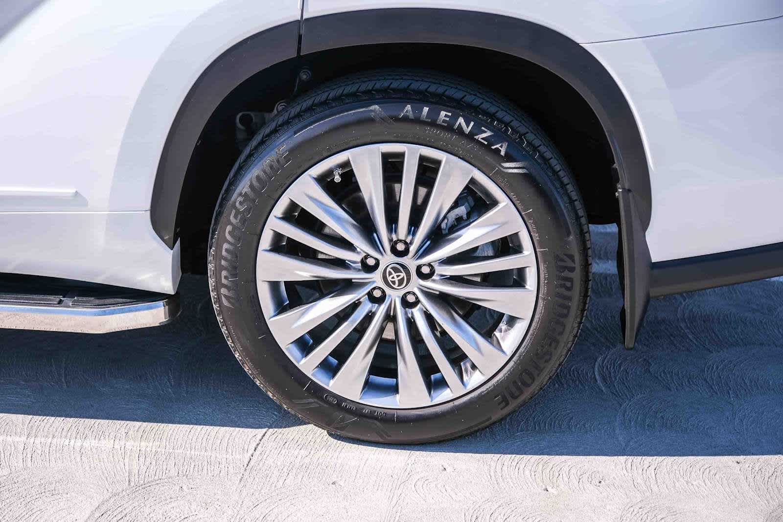 Thumbnail: 2023 Toyota Highlander - 11