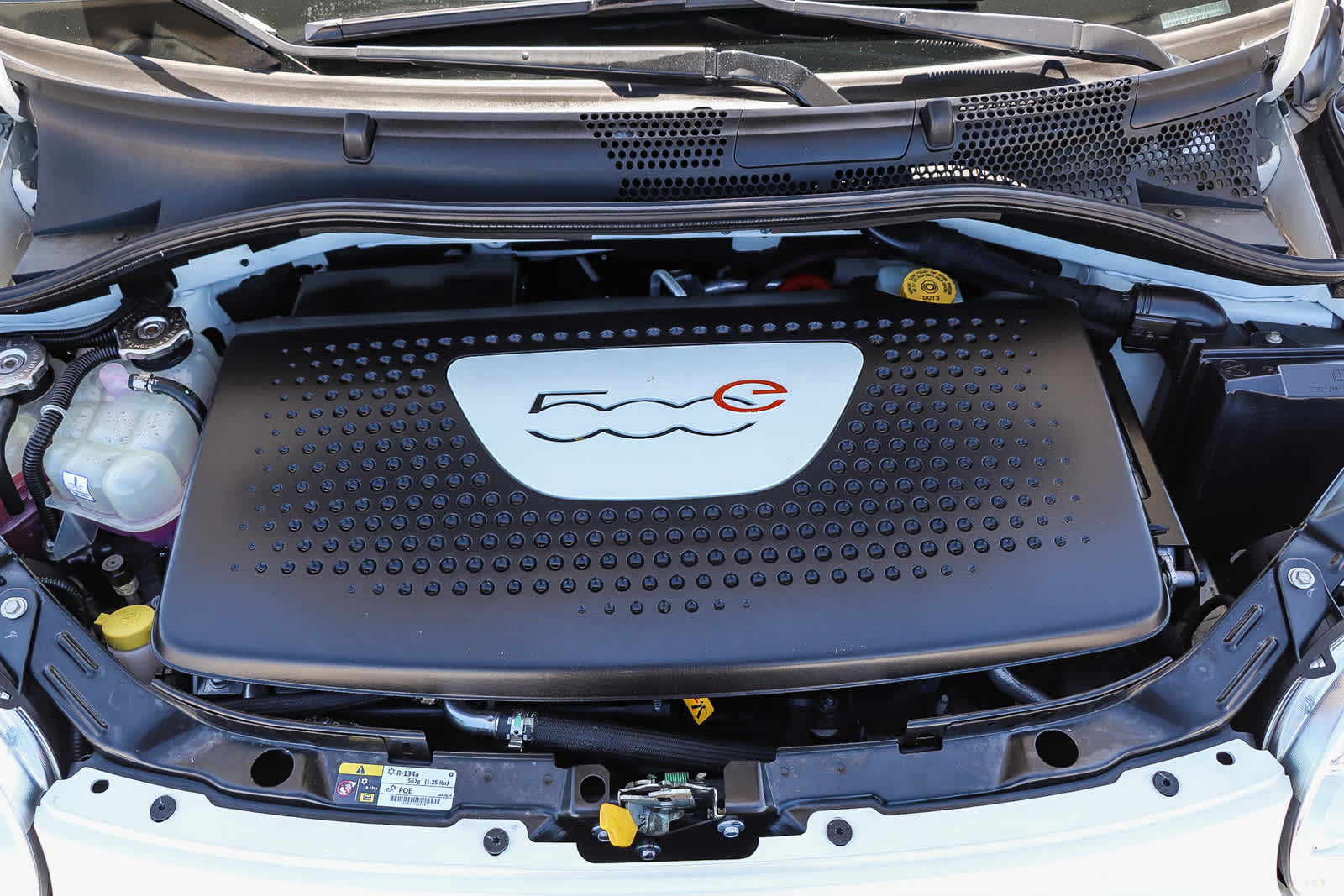 Thumbnail: 2016 Fiat 500e - 25