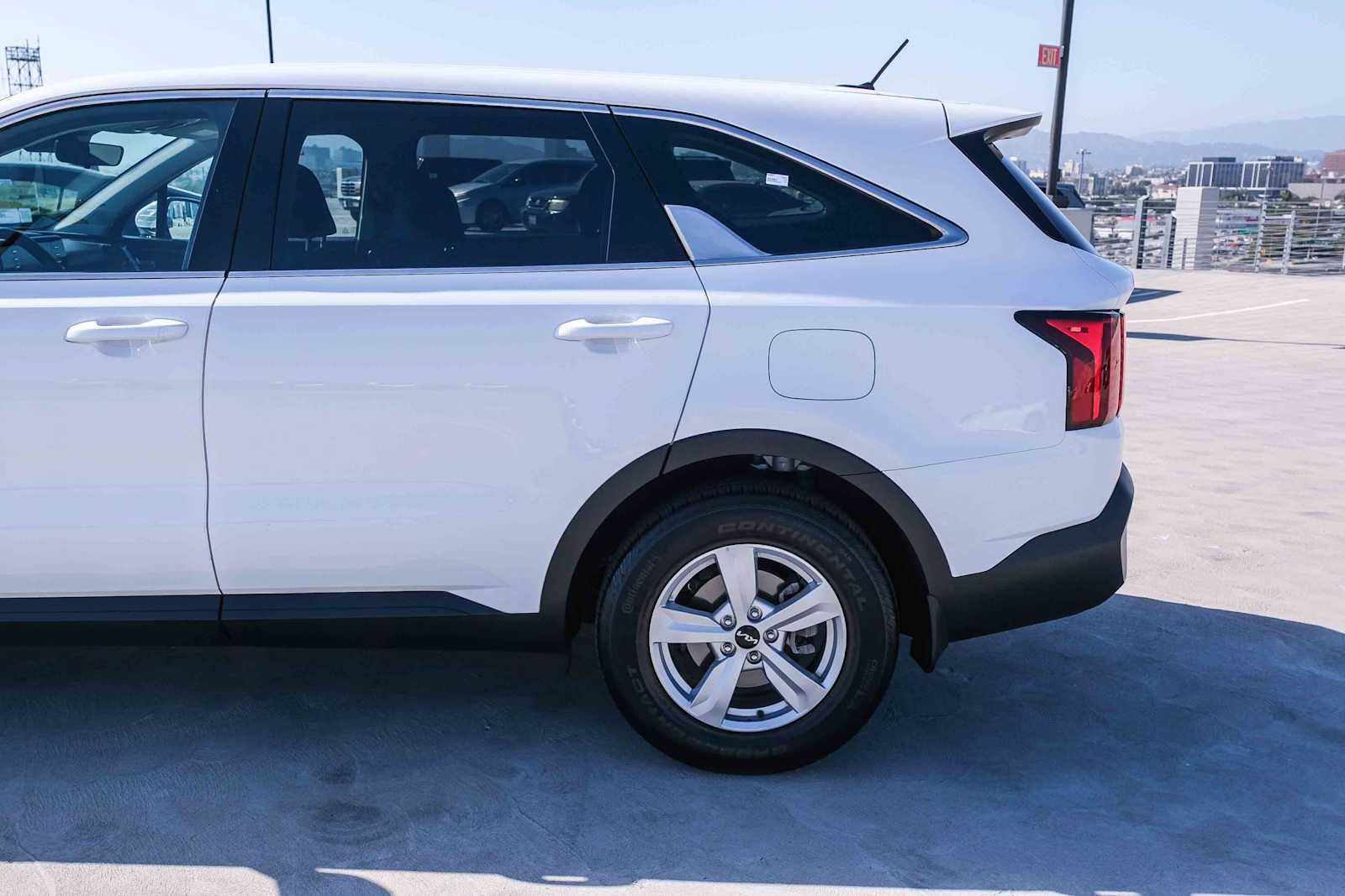Thumbnail: 2023 Kia Sorento - 8