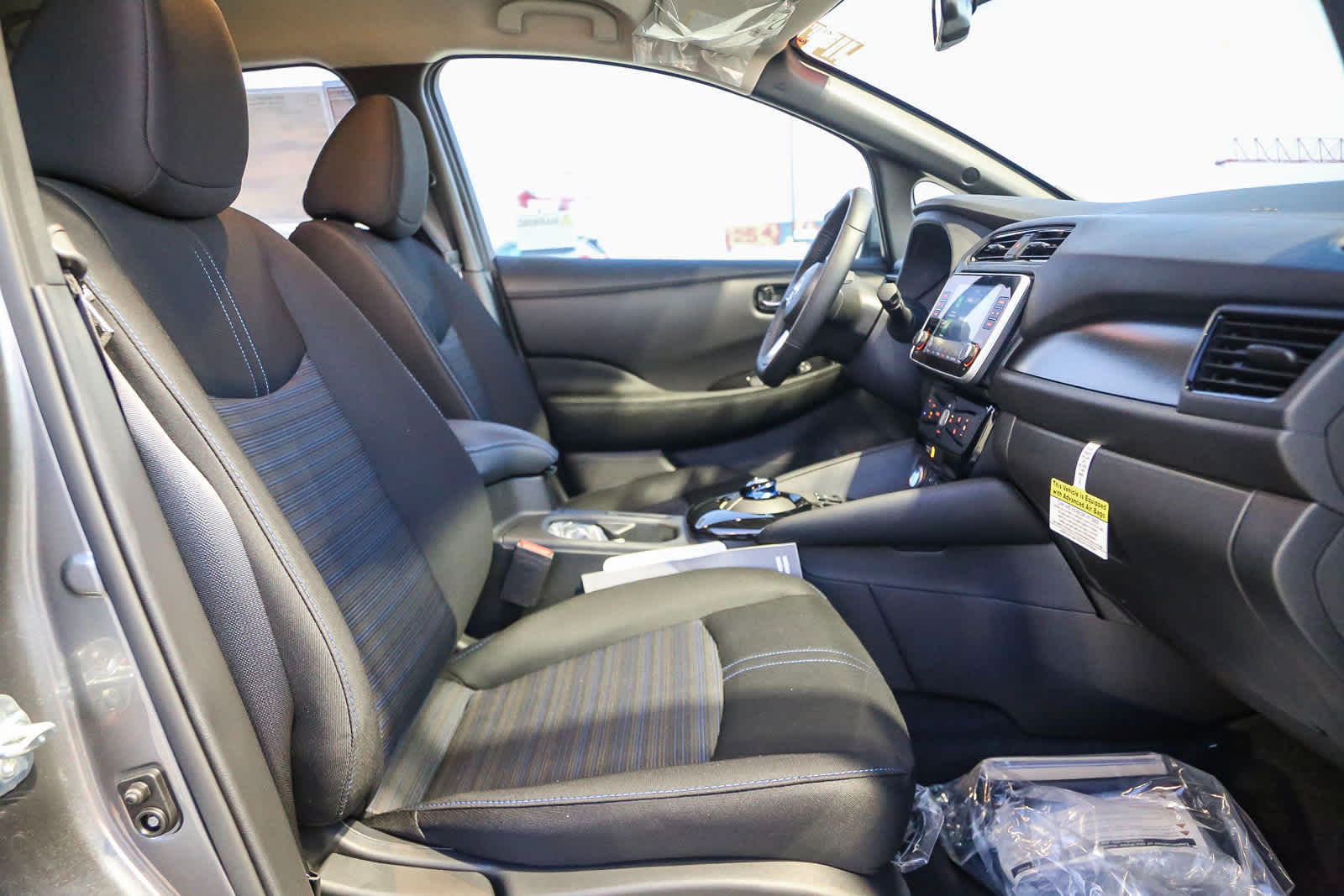 Thumbnail: 2025 Nissan Leaf - 17