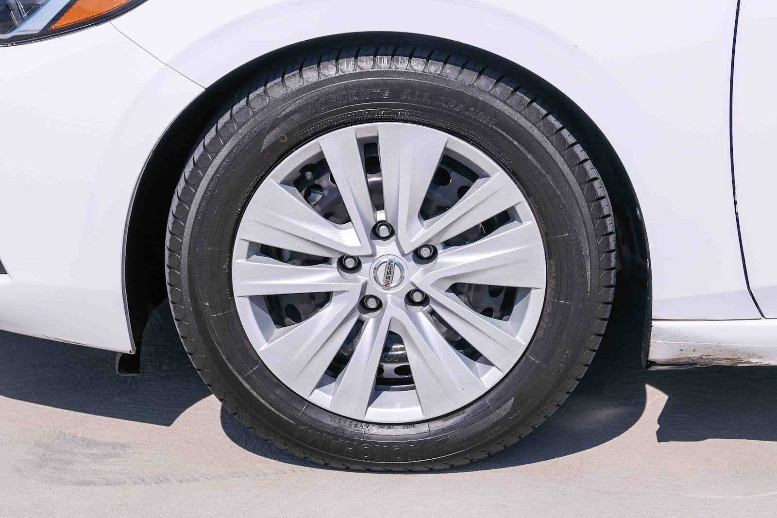 Thumbnail: 2023 Nissan Sentra - 10