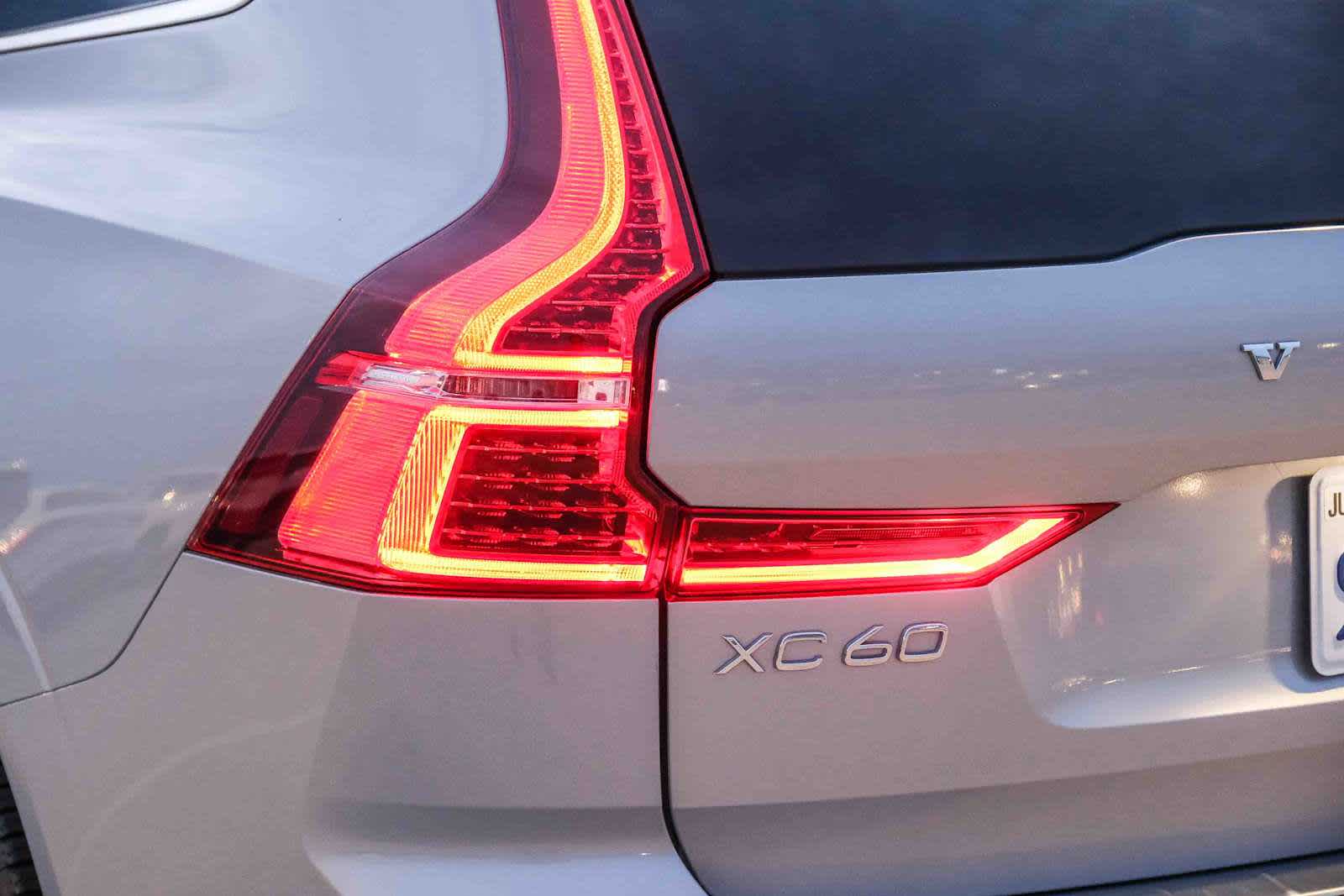 Thumbnail: 2023 Volvo XC60 - 8