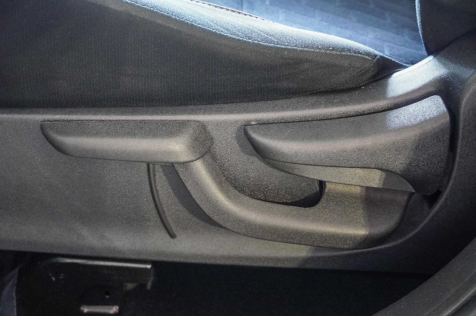 2024 Nissan Kicks SV 18