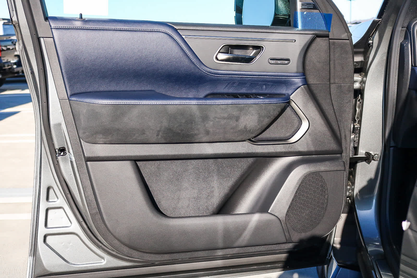 Thumbnail: 2026 INFINITI QX80 - 26