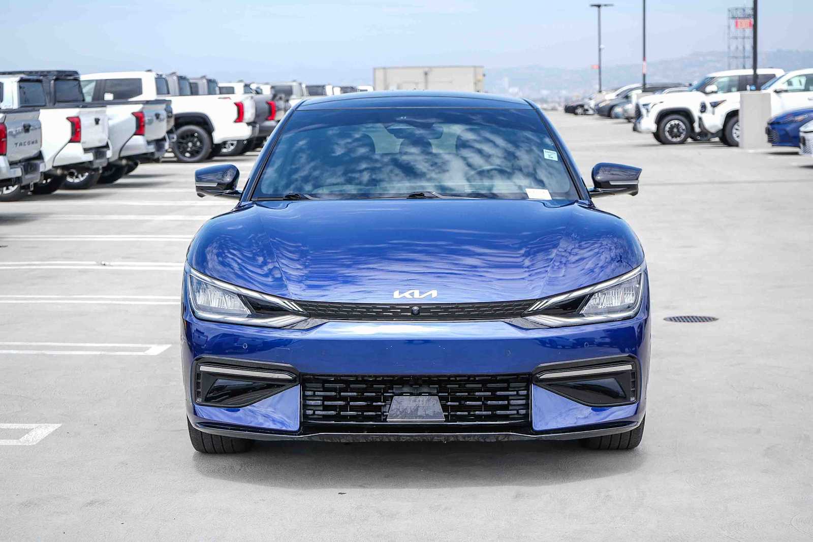 Thumbnail: 2022 Kia EV6 - 2