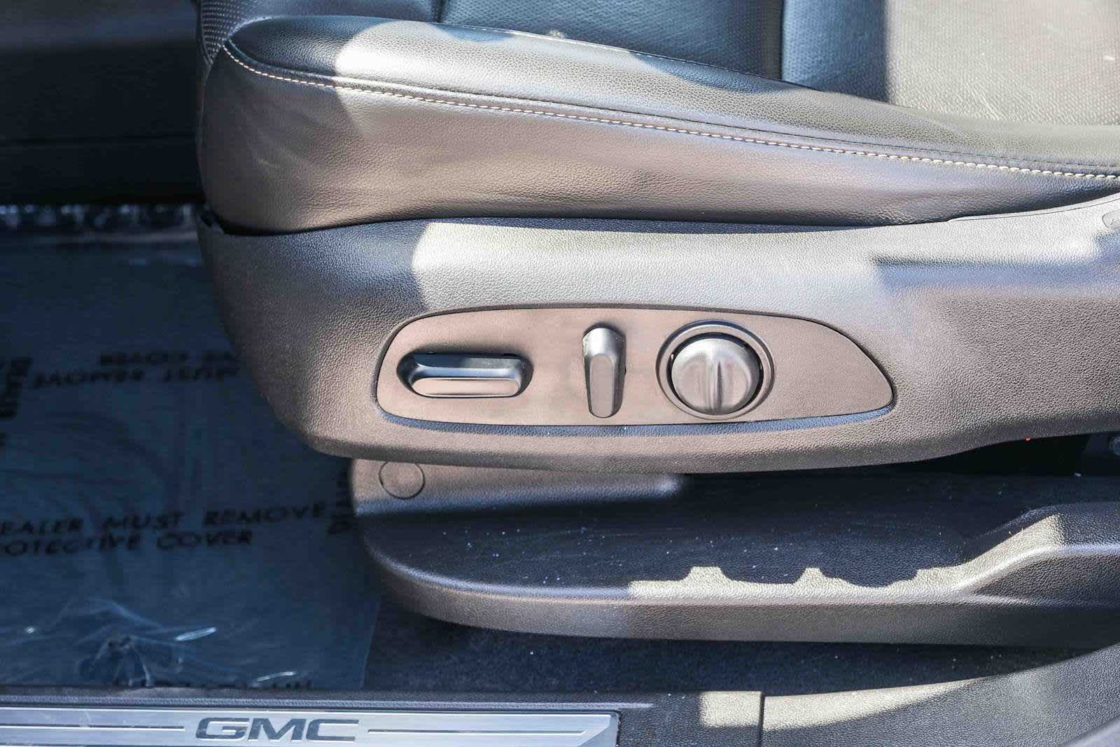 Thumbnail: 2023 GMC Acadia - 24