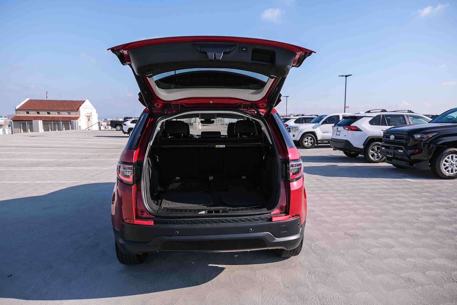 Thumbnail: 2021 Land Rover Discovery Sport - 24