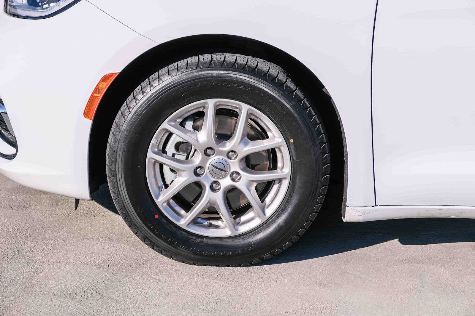 Thumbnail: 2024 Chrysler Pacifica - 10