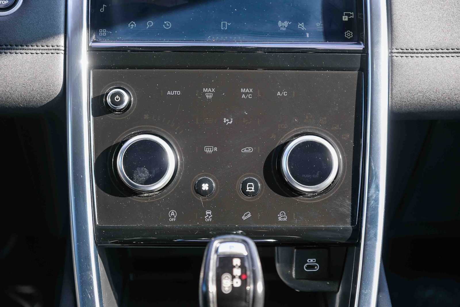 Thumbnail: 2021 Land Rover Discovery Sport - 14