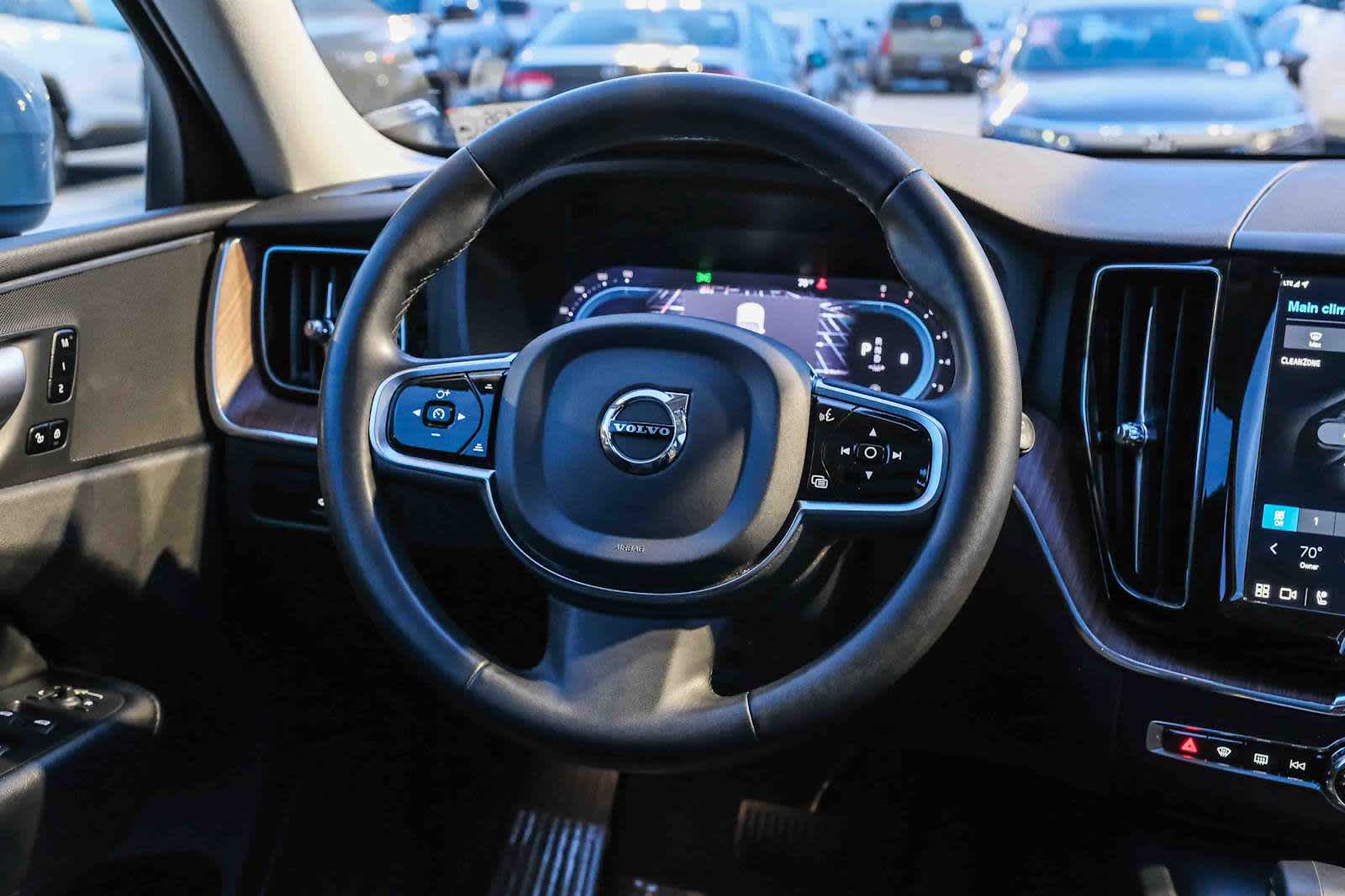 Thumbnail: 2023 Volvo XC60 - 17