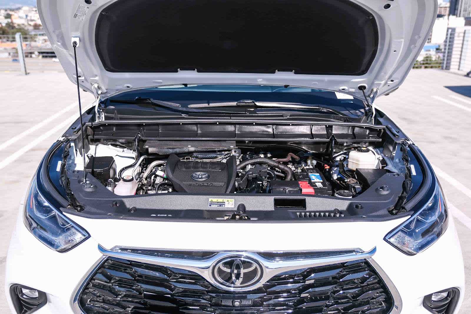 Thumbnail: 2023 Toyota Highlander - 27