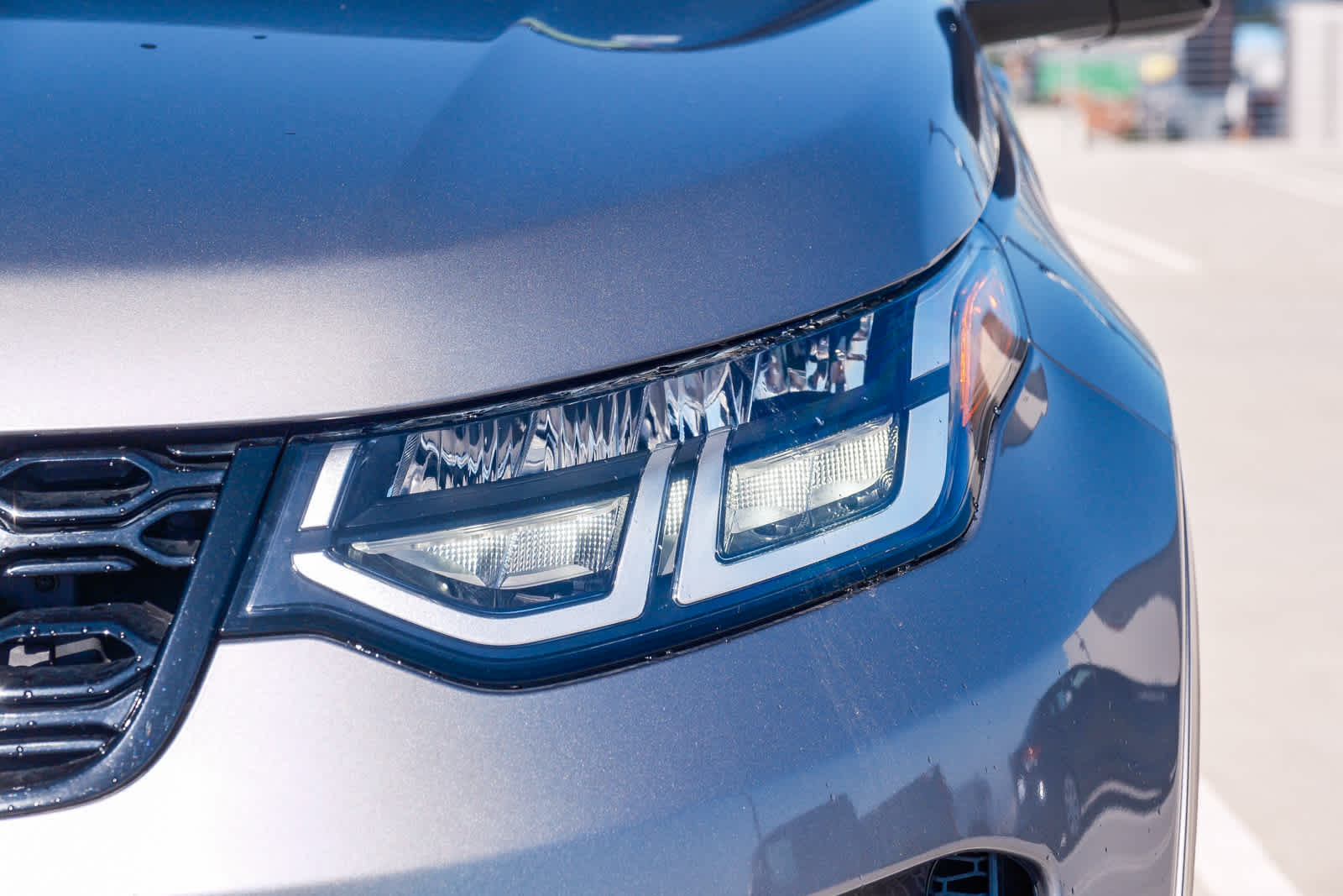 Thumbnail: 2021 Land Rover Discovery Sport - 11