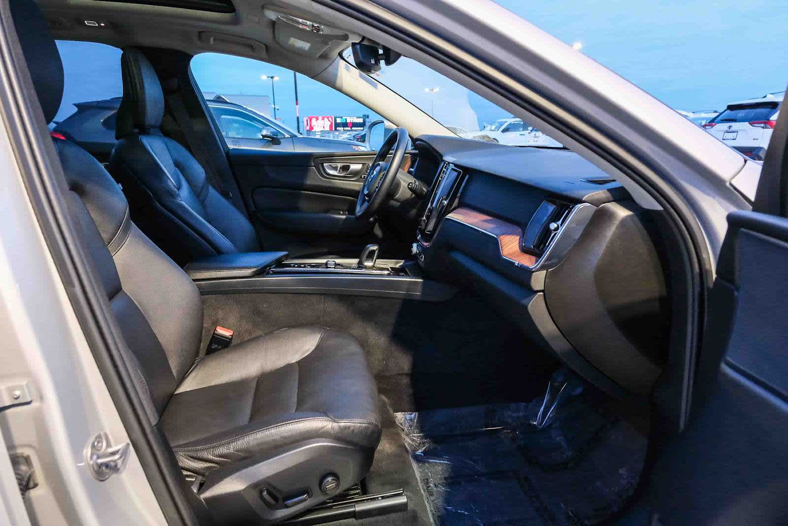 Thumbnail: 2023 Volvo XC60 - 18