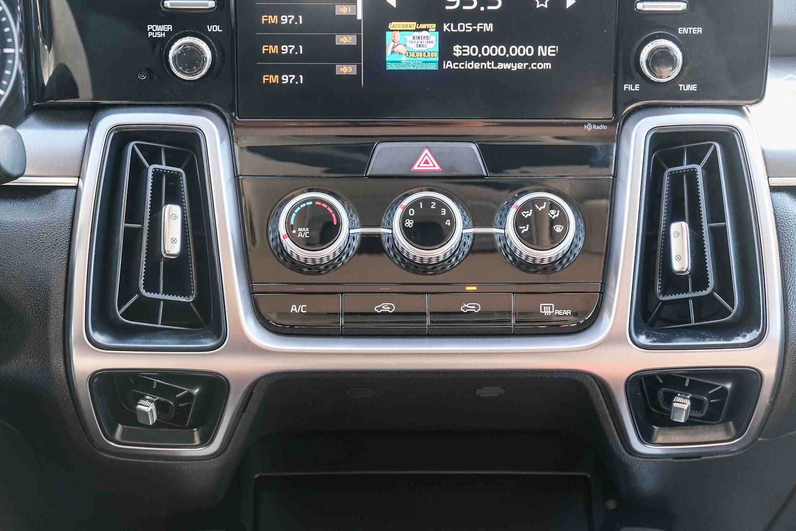 Thumbnail: 2023 Kia Sorento - 16