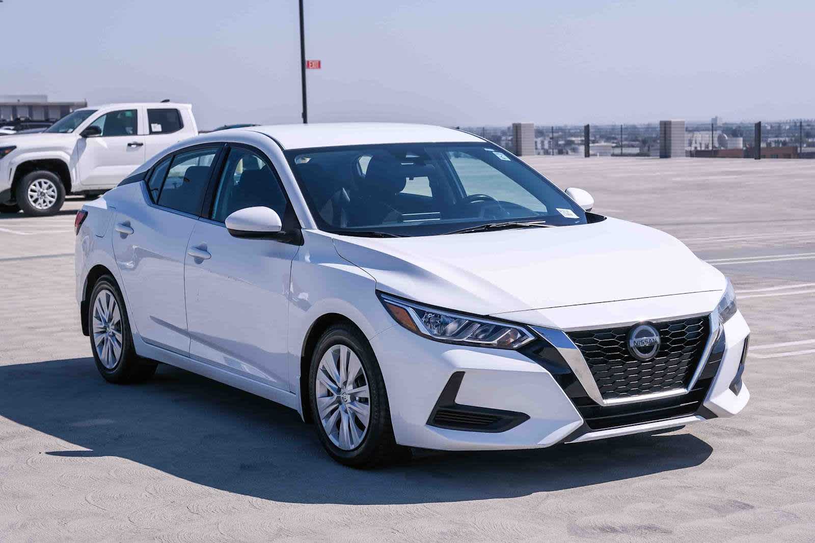 Thumbnail: 2023 Nissan Sentra - 3