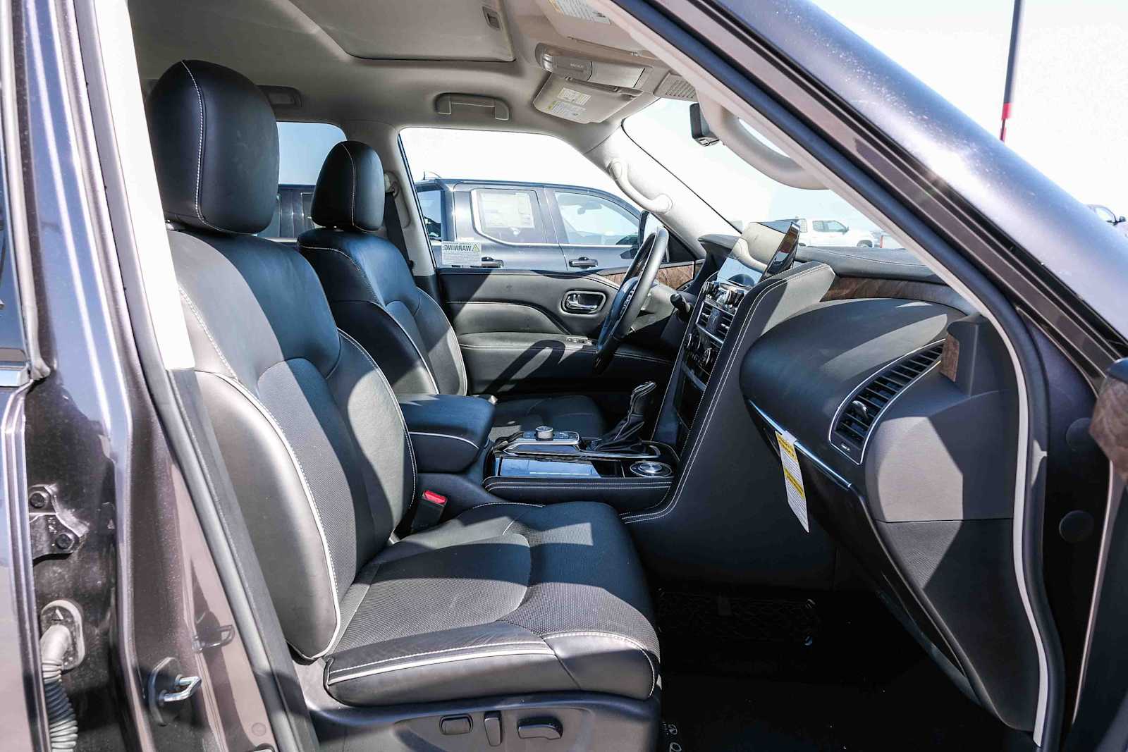 Thumbnail: 2023 INFINITI QX80 - 18