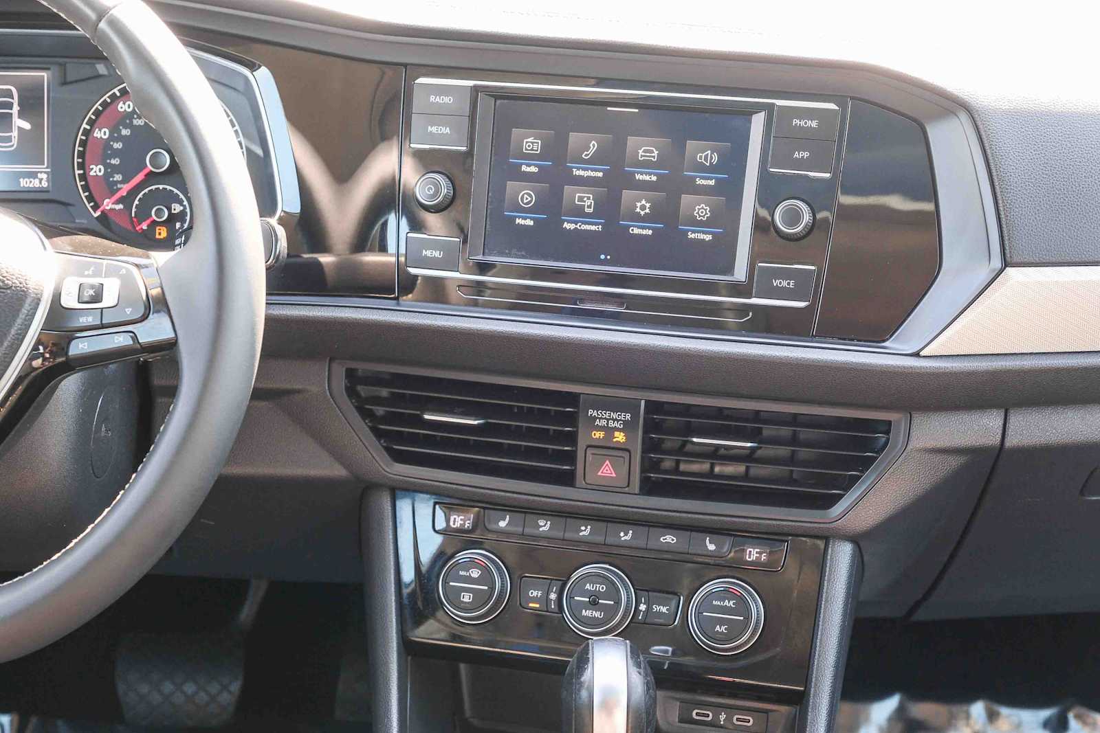 Thumbnail: 2021 Volkswagen Jetta - 14