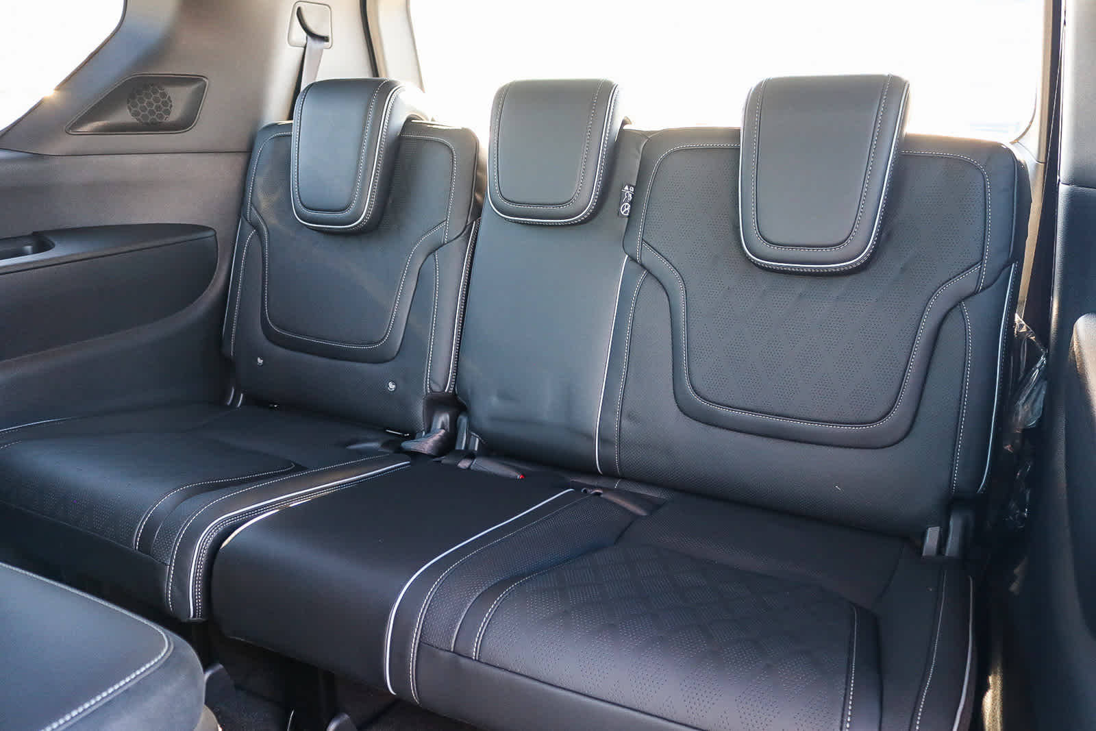 Thumbnail: 2026 INFINITI QX80 - 21