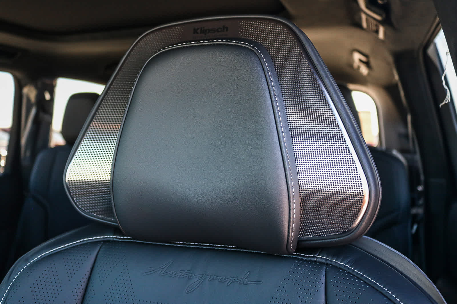 Thumbnail: 2026 INFINITI QX80 - 27