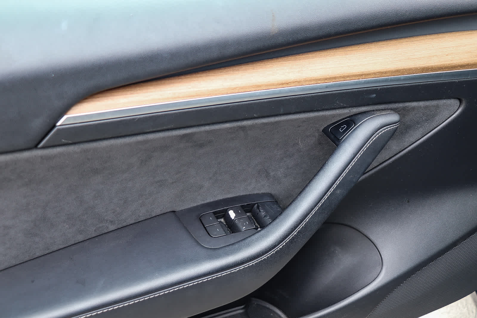 Thumbnail: 2022 Tesla Model 3 - 15