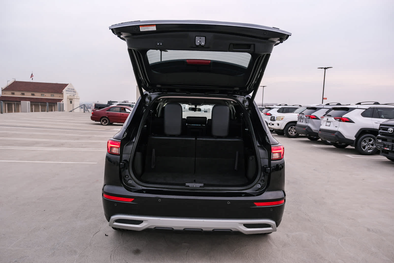 Thumbnail: 2024 Mitsubishi Outlander - 28