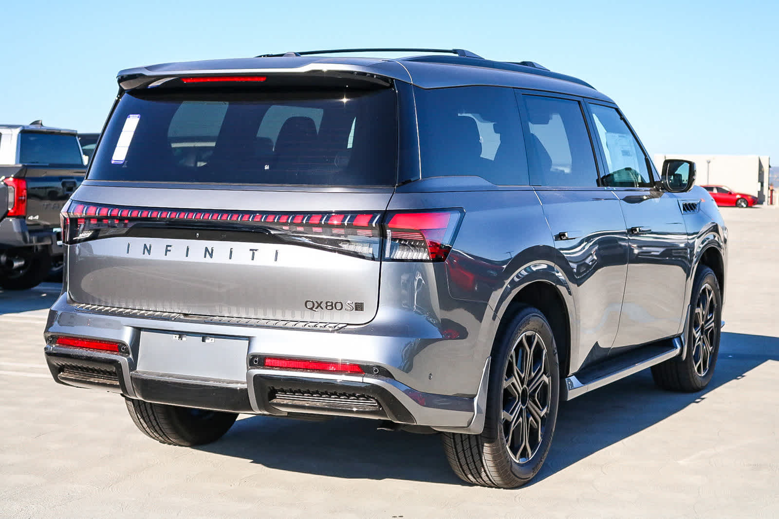 Thumbnail: 2026 INFINITI QX80 - 6